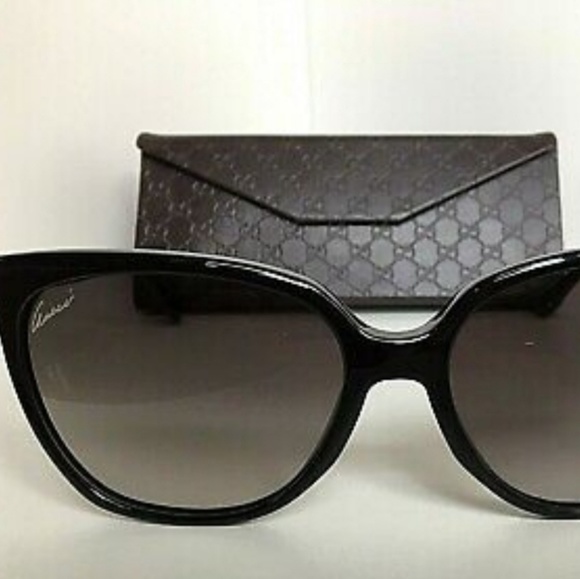 2/12Women´s Gucci Black Sunglasses